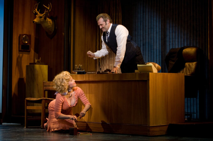 df5f2fac54b2f37da2e5524ad99d36e3-9to5bway618r-300 9 to 5